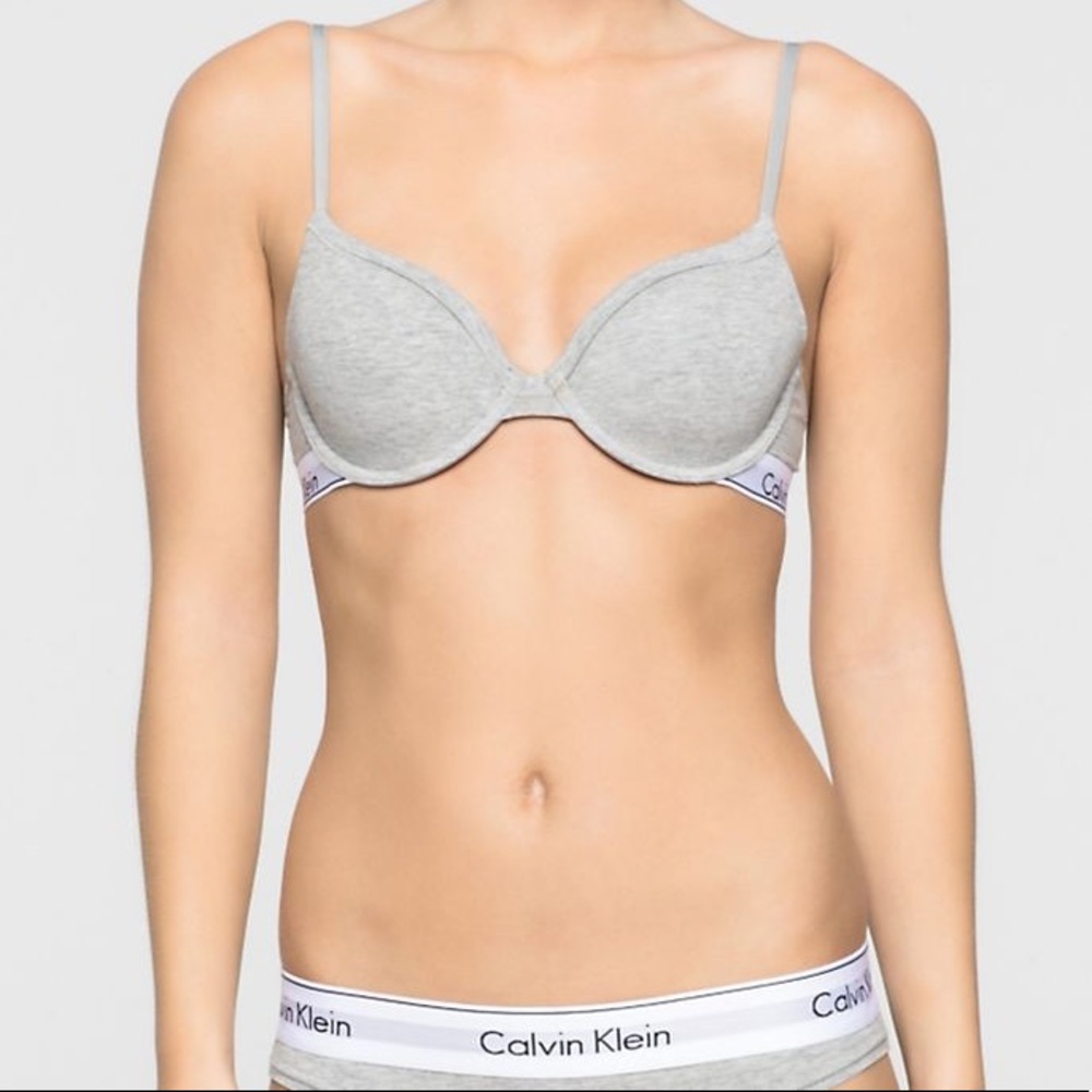 Calvin Klein T-shirt bra.